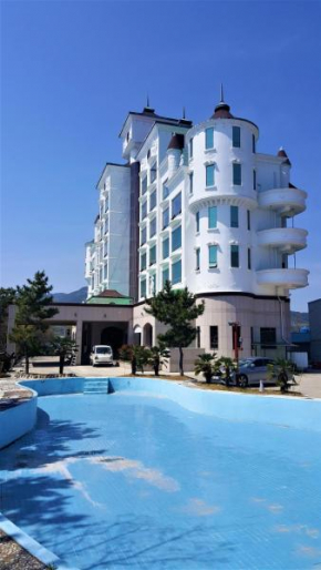 Гостиница Namhae Beach Hotel  Намхэ